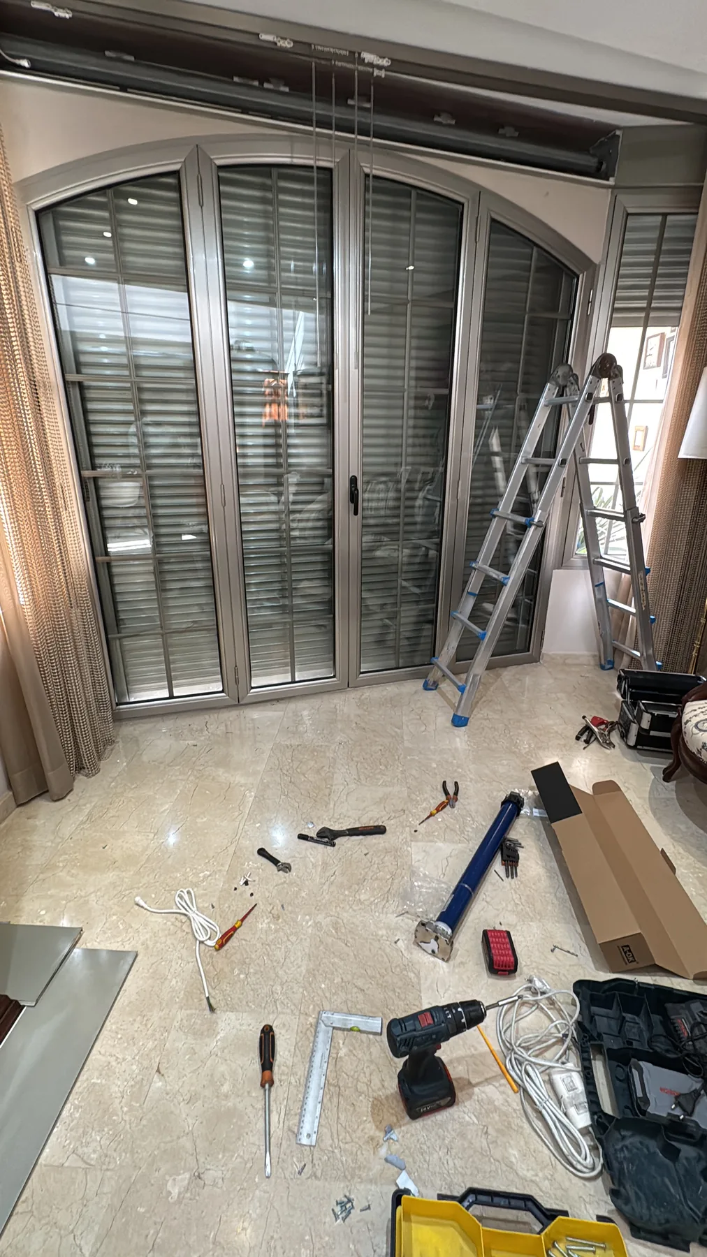 Instalación de motor tubular en persiana de vivienda