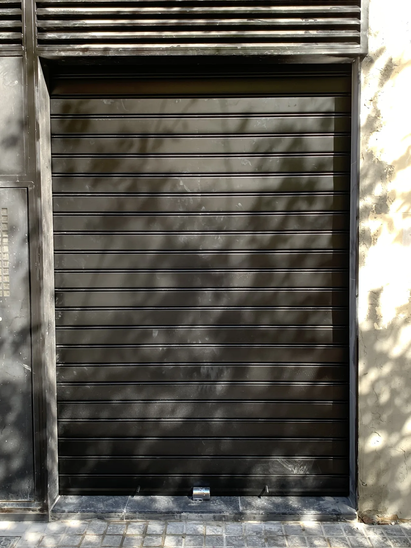 Puerta enrollable lacada