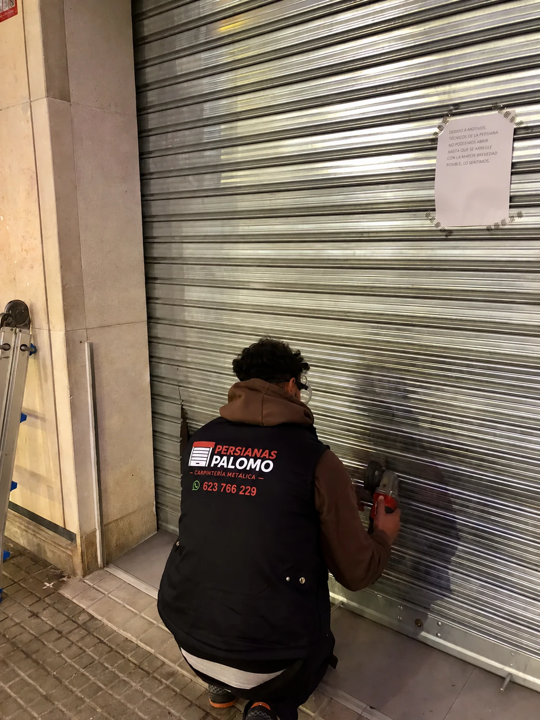 Reparación de puerta enrollable por Persianas Palomo