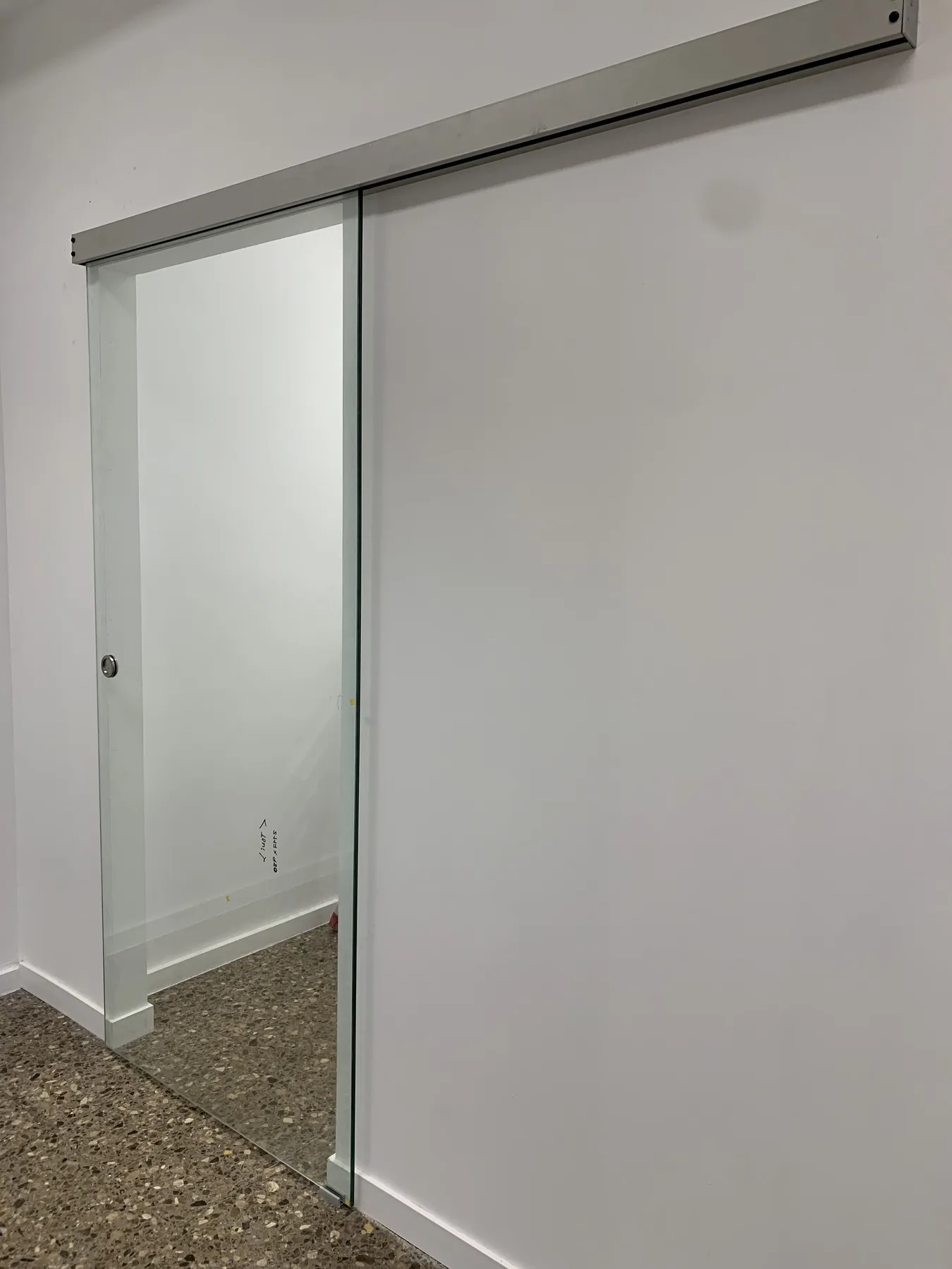 Puerta corredera de cristal manual